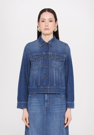 Denim jacket in dark blue, featuring a collar, button closure, and two chest pockets with stitching details. Cropped design with long sleeves.