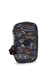 Astuccio nero con motivi grafici colorati di skateboard e tavole da surf, dotato di chiusura con zip e un piccolo portachiavi a forma di scimmietta pelosa.