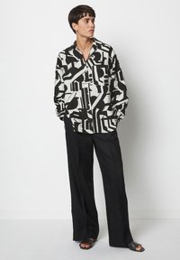 Marc O'Polo BEDRUCKTE IN SOMMERLICHER QUALITÄT - Button-down blouse - black white
