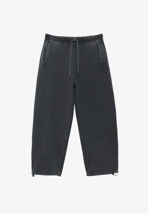 Pantalon de survêtement court gris foncé avec ceinture élastique, poches avant, cordon de serrage et ourlets réglables.