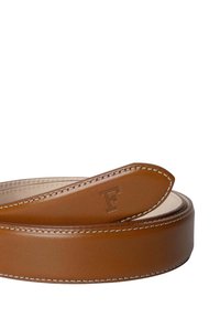 Brauner Leder-Gürtel mit weißen Nähten, der eine glatte Oberfläche und eine rechteckige Schlaufe aufweist. Am Ende befindet sich ein geprägtes "F".