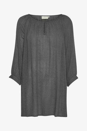 Hosszú ujjú, sötétszürke blúz pliszírozott részletekkel, kerek nyakkivágással, kulcslyuk nyitással és mandzsettás ujjakkal, könnyű anyagból.