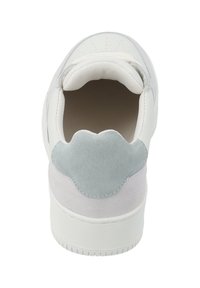Weiße Ledersneaker mit grauen Wildlederakzenten, runder Form, niedriger Design und strukturiertem Gummisohle. Gepolsterter Kragen für Komfort.
