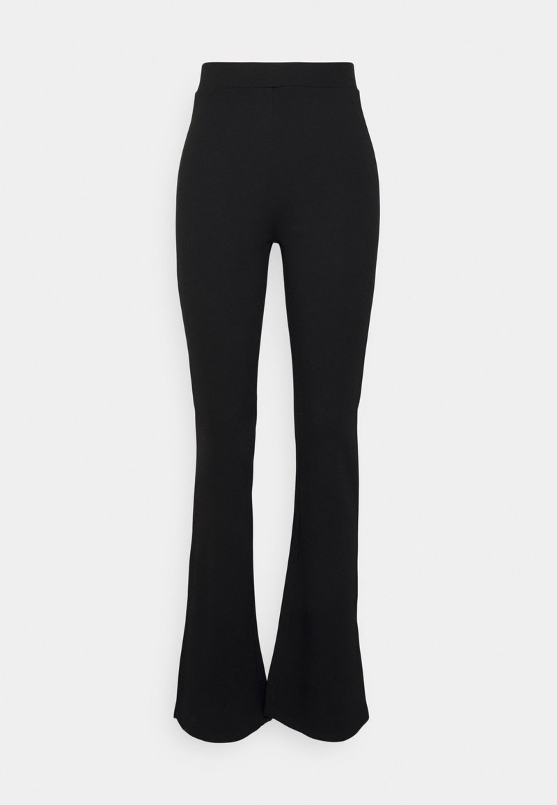Pantalon noir taille haute avec un haut ajusté et des jambes larges évasées, présenté de face sur un fond clair uni.