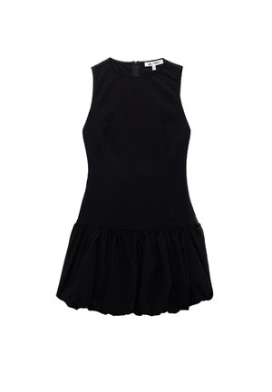 Sort ærmeløs kjole med en tætsiddende overdel og en samlet flæsekjole. Lavet af glat stof med lynlås i ryggen.