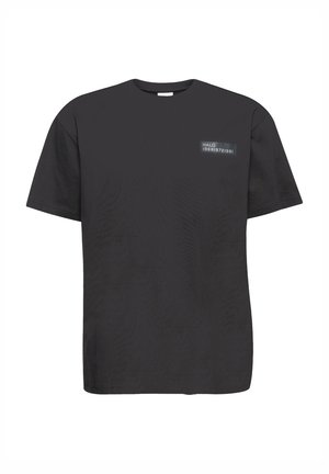 Sort bomulds T-shirt med korte ærmer, rund hals og tryk på venstre forside, der viser teksten "HALO 19881978." Ensartet tekstur, standard pasform.