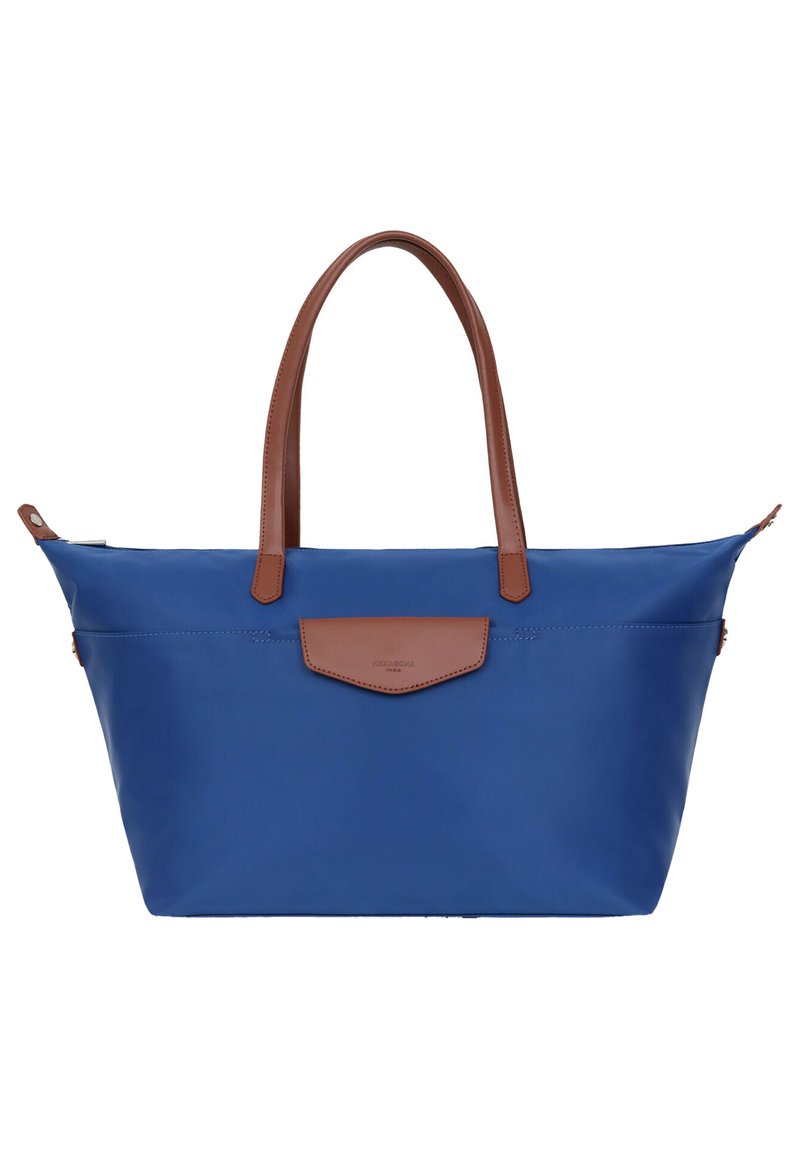 Borsa tote blu realizzata in nylon liscio con dettagli in pelle marrone, dotata di due manici per le spalle e chiusura con zip superiore.
