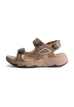 Bruine sandalen voor buiten met verstelbare banden, gestructureerde bovenkant, gevoerde binnenzool en een meerkleurige zool voor grip.