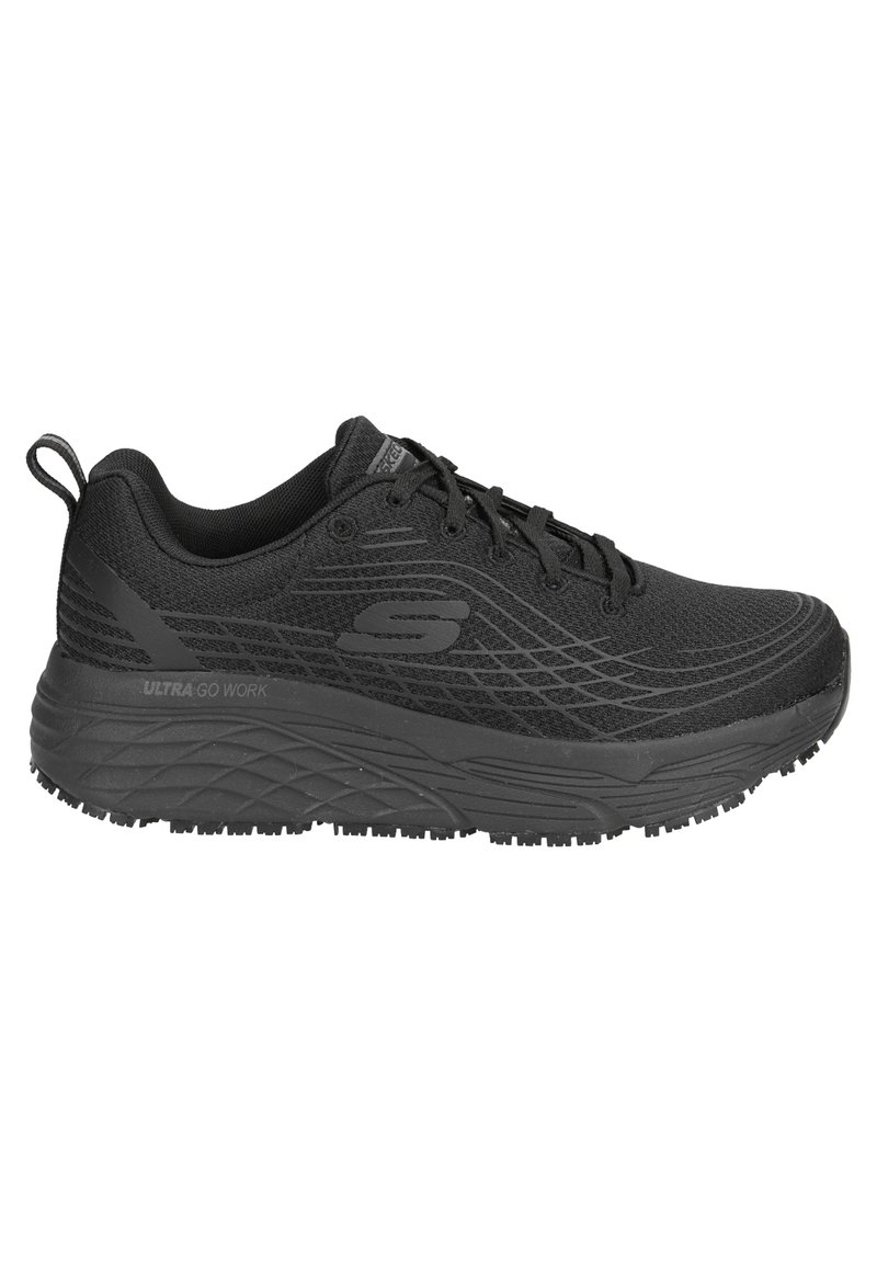 Scarpa sportiva nera con tomaia in rete traspirante, pannello laterale testurizzato, design con lacci e suola in gomma spessa per supporto.