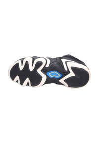 Schwarzer Sportschuhsohle mit weißen und blauen Akzenten, ausgestattet mit einer strukturierten Oberfläche und einem einzigartigen wellenförmigen Design. Geeignet für verschiedene Aktivitäten.