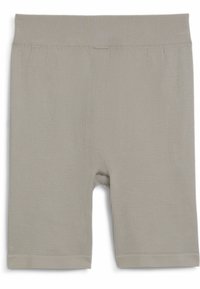 Lys grå ribbet drengshorts med en tætsiddende linning og opsyede ben, med en glat tekstur og uden yderligere designelementer.