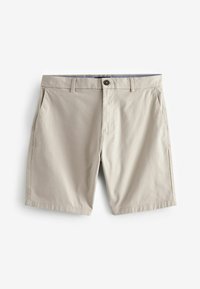 Pantalones cortos beige hechos de una tela ligera, con botones en la parte delantera, cinturas con trabillas y bolsillos laterales, con una textura suave y lisa.