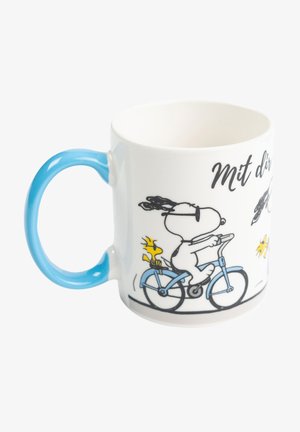 Weißer Keramikkrug mit einem hellblauen Griff. Zeigt einen Cartoon-Hund mit Sonnenbrille, der auf einem blauen Fahrrad fährt. Der Text lautet "Mit dir."