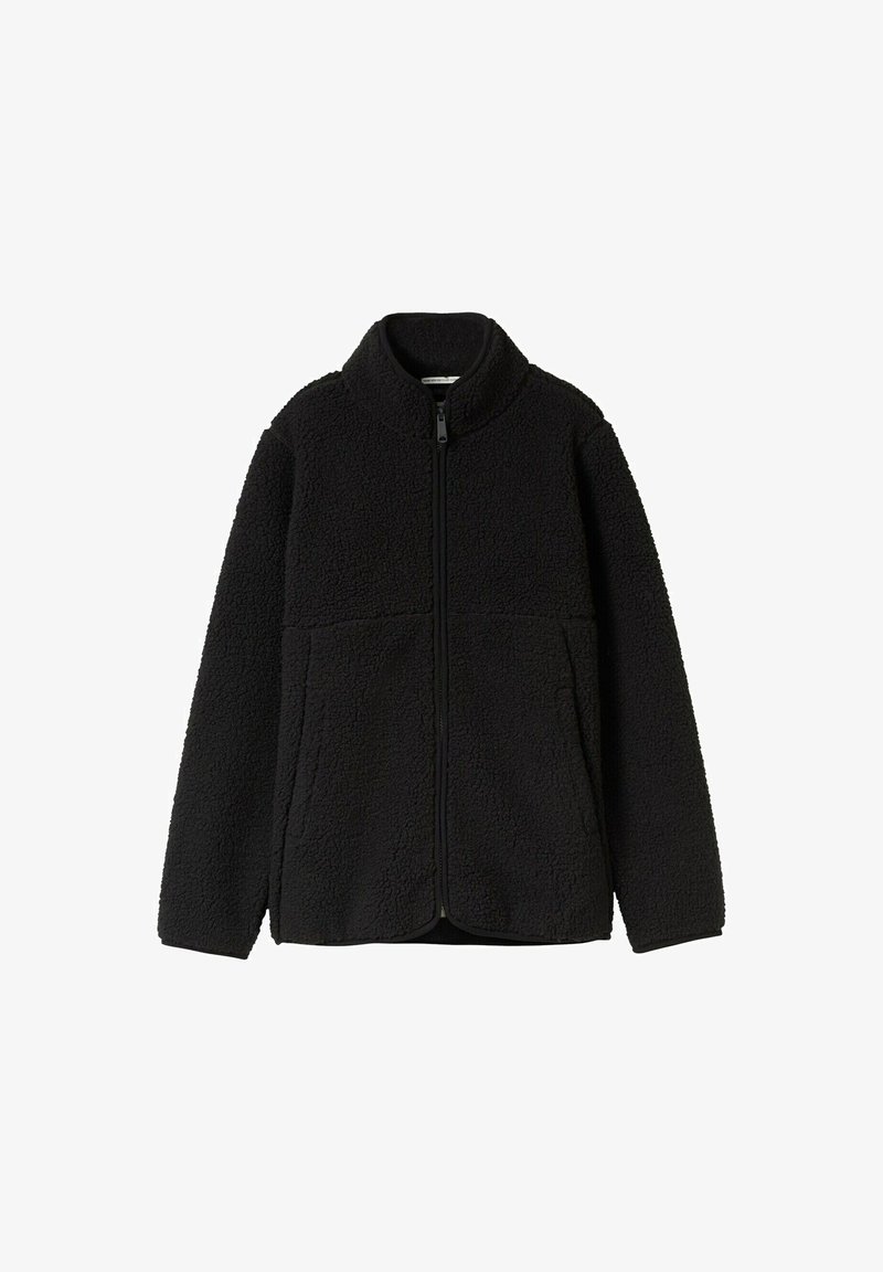 Juodas fliso džemperis su aukštu apykakle, pilnu užtrauktuku ir tekstūruotu audiniu. Yra kontrastingos spalvos akcentai ir dvi priekinės kišenės.