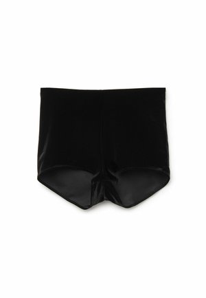 Černé sametové šortky s hladkou texturou, s přiléhavým střihem a nízkým pasem. Okraje jsou čistě zakončeny bez ozdob.