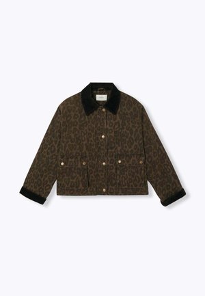 Veste imprimé léopard marron avec col et poignets en velours côtelé noir, boutons-pression à l'avant et deux poches à rabat avec boutons-pression.