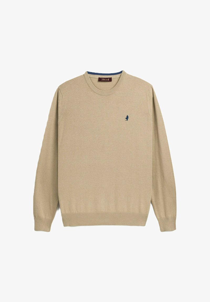 Maglione beige a maglia con maniche lunghe, collo a giro, polsini e bordo a costine. Presenta un piccolo logo blu sul petto. Tessuto morbido.