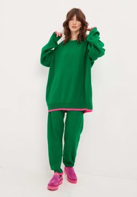 Cesare Gaspari OVERSIZED JOGGER SET  - Spodnie treningowe