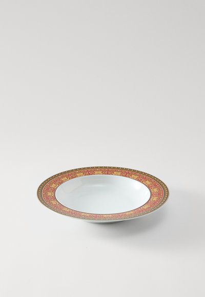 Tigela de cerâmica com uma borda larga e alargada, apresentando um padrão floral vermelho e dourado, interior azul claro liso e acabamento suave.