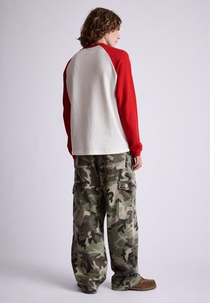 PULL&BEAR, RAGLAN SLEEVE WAFFLE-KNIT - LONG SLEEVE T-SHIRT - T-shirt à manches longues - red