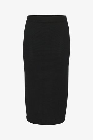 Čierna ceruzková sukňa z elastickej tkaniny, ktorá sa vyznačuje hladkou textúrou, priliehavým strihom a lemom, ktorý sa mierne zužuje dole.
