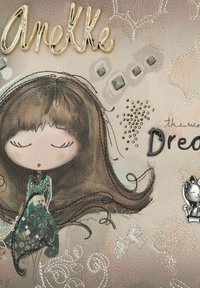 Lederaccessoire mit einer bedruckten Illustration eines Mädchens mit langen braunen Haaren, verziert mit Juwelen, Pailletten und metallischen Akzenten.