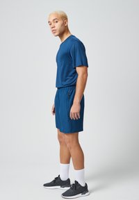 SNOCKS Kurze Sporthose - dunkelblau