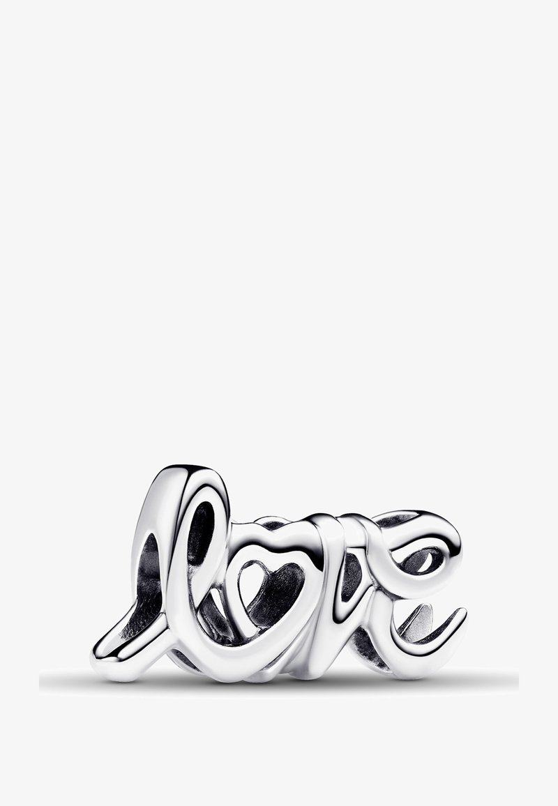 Pendentif en argent en forme du mot "amour", avec des lettres entrelacées et fluides, ornées de cœurs et d'une finition brillante.