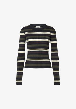 Suéter de manga larga a rayas con una textura acanalada, en colores verde oscuro, azul marino, blanco y rojo. Cuello redondo clásico y silueta ajustada.