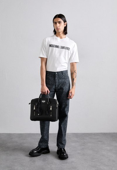 MOSCHINO BORSA TRACOLLA UNISEX - Aktentasche - nero