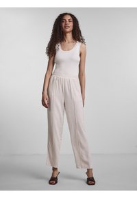 YAS YASVIGGI ANKLE PANT - Kelnės - eggnog