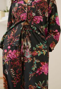 Next FLANNEL THROUGH  - REGULAR FIT  - Set lenjerie de noapte - black pink owl