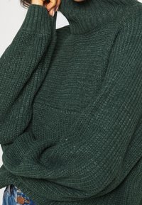 Monki Svetr - green