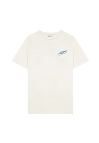 T-shirt bianco in cotone con collo rotondo e maniche corte. Presenta un piccolo logo blu sul lato sinistro del petto. Texture liscia.