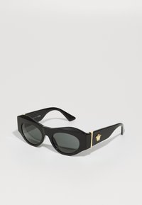 Seleccionado, black