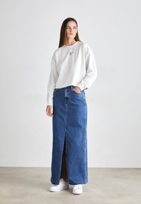 Tommy Jeans ESSENTIAL biały