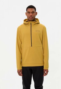 Kapuzensweatshirt in Gelb aus weichem Stoff mit einem halbseitigen Reißverschluss vorne, schwarzem Reißverschluss und kleinem Logo auf der Brust. Ideal für Aktivitäten im Freien.