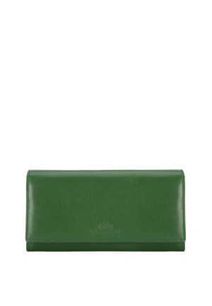 Portefeuille en cuir vert avec une texture lisse, de forme rectangulaire, et détail de logo embossé à l'avant. Se ferme avec un rabat.