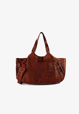 Sac fourre-tout en cuir marron avec motif découpé au laser et doubles anses d'épaule, comprenant une sangle réglable avec boucle.