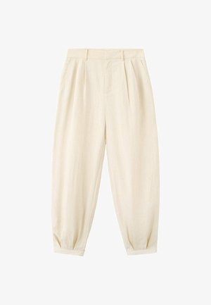 Pantalon fuselé taille haute couleur crème avec plis à l’avant, poches latérales et ourlets retournés.