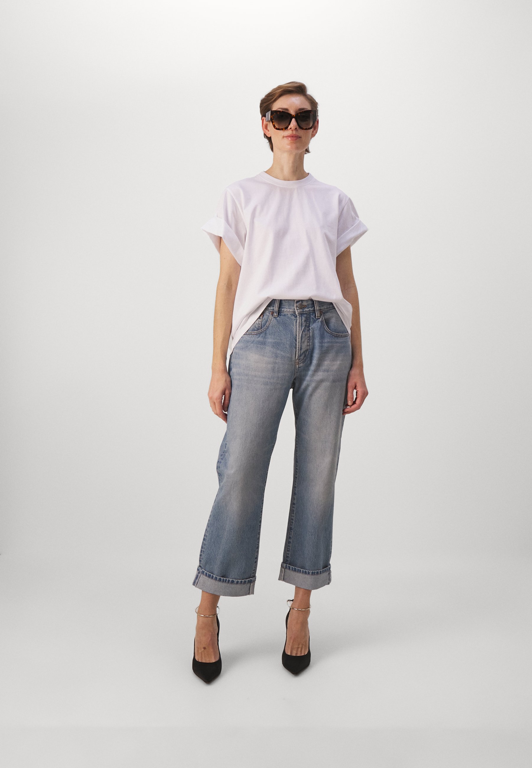 Victoria Beckham レギュラーフィットズボン グレー SS25 It's Sporty Spice! Victoria Beckham steps out in gym gear