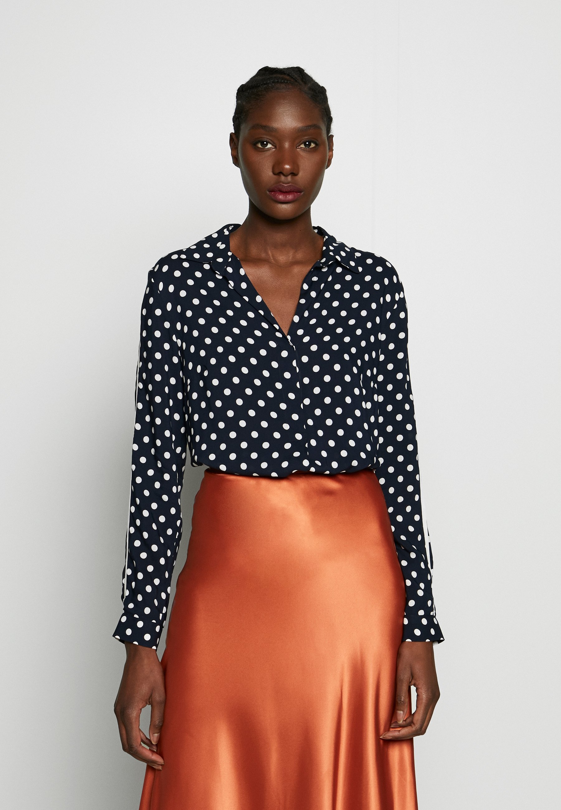 More & More BLOUSE 11 SLEEVE Bluser dark blue Zalando.no New Look SPOT FRONT BUST SEAM CROP - Bluser - black