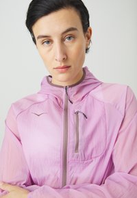 HOKA SKYFLOW JACKET - Vindjakke - pink twilight