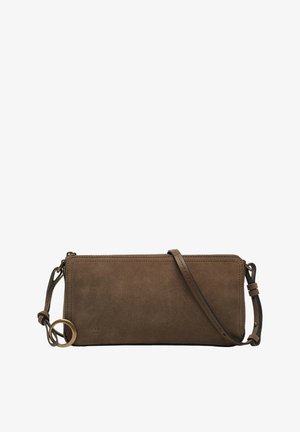 Brązowa torba na ramię z zamszu, z regulowanym paskiem, zamkiem błyskawicznym i ozdobnym metalowym pierścieniem z jednej strony.