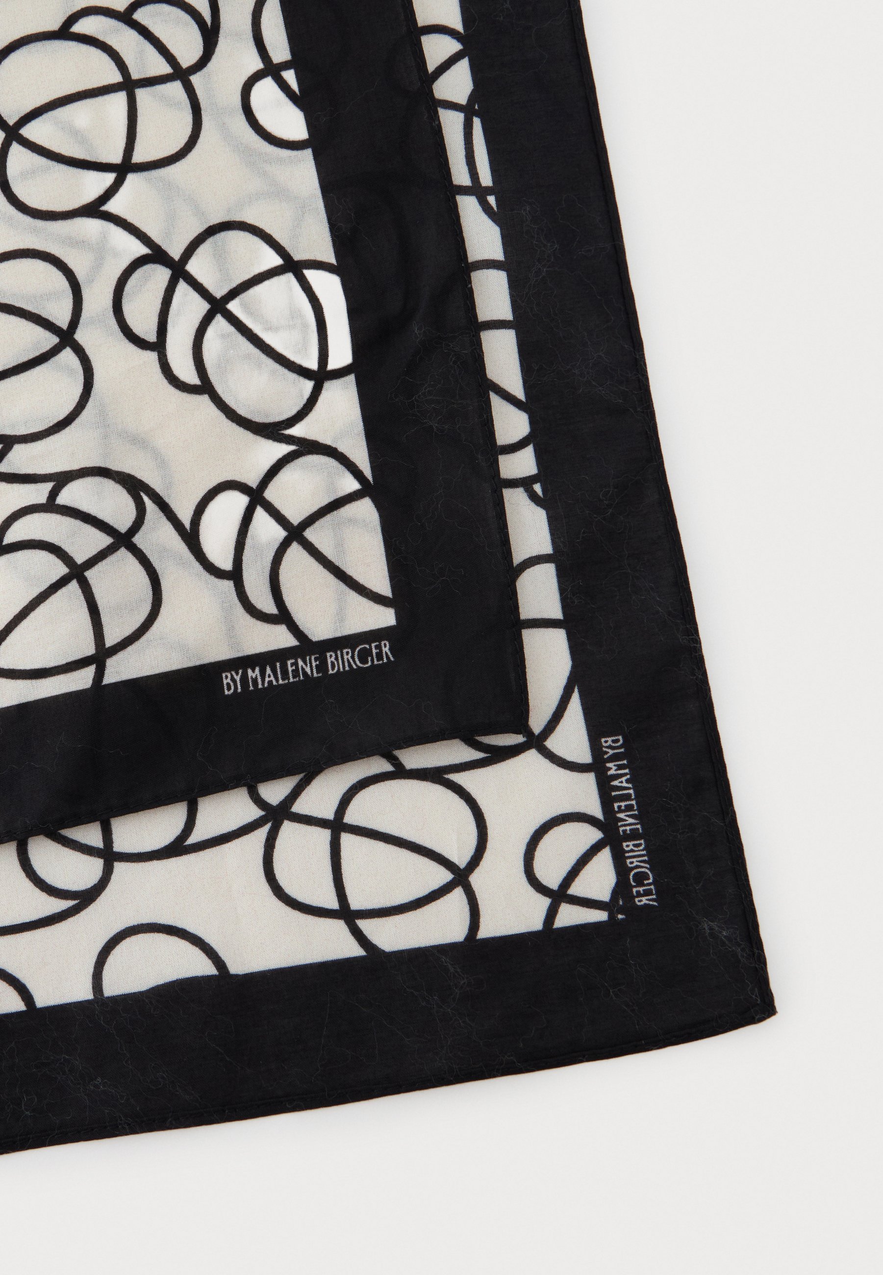 BY MALENE BIRGER 오마 스카프