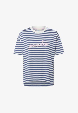 T-shirt à manches courtes bleu et blanc à rayures horizontales avec texte rose en cursive "paradise" sur la poitrine.