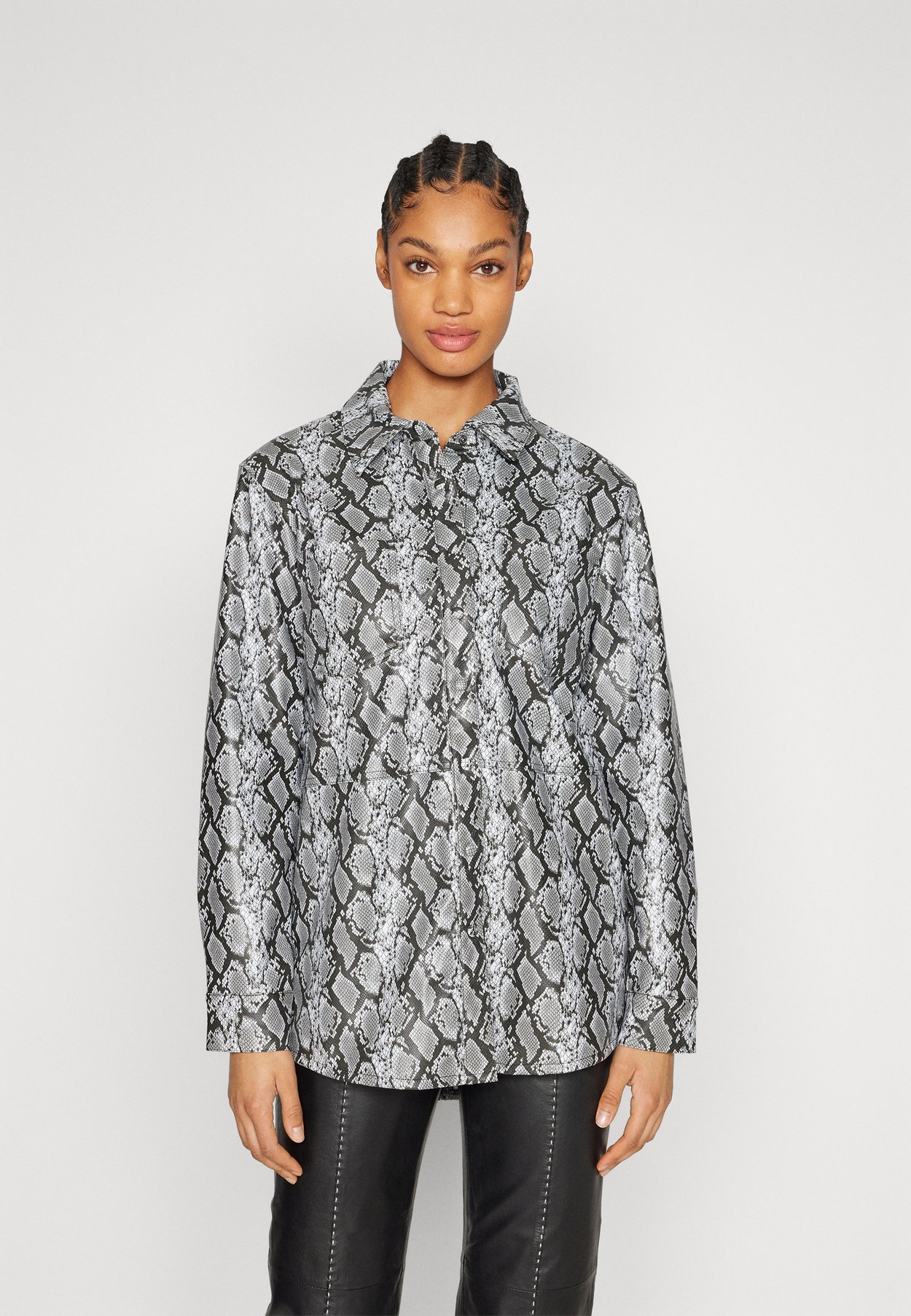 ONLCARYS SNAKE SHACKET