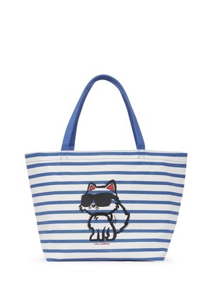 Bolsa tote a rayas azules y blancas con dos asas azules y un gato de dibujos animados con gafas de sol impreso en la parte delantera.