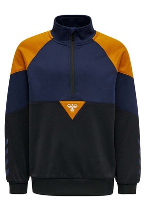 Bluzy w kolorach blokowych w odcieniach granatu, pomarańczu i czerni. Posiada wysoki kołnierz, zamek na ćwierć, oraz logo pszczoły na klatce piersiowej. Miękka tekstura materiału.