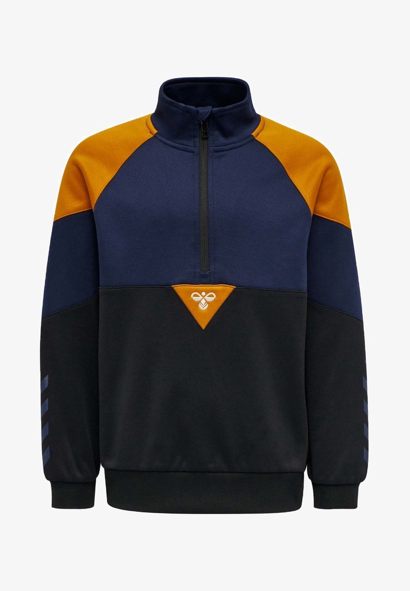 Sweat-shirt bicolore en marine, orange et noir. Présente un col haut, une fermeture éclair quart de zip et un logo d'abeille sur la poitrine. Texture de tissu douce.